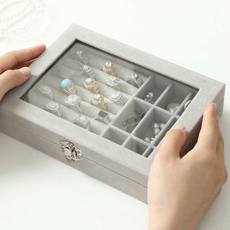 Hộp đựng trang sức bằng vải nhung trong suốt , có khóa sang trọng chống bụi cao cấp , chống oxy hóa hiện đại và tinh tế