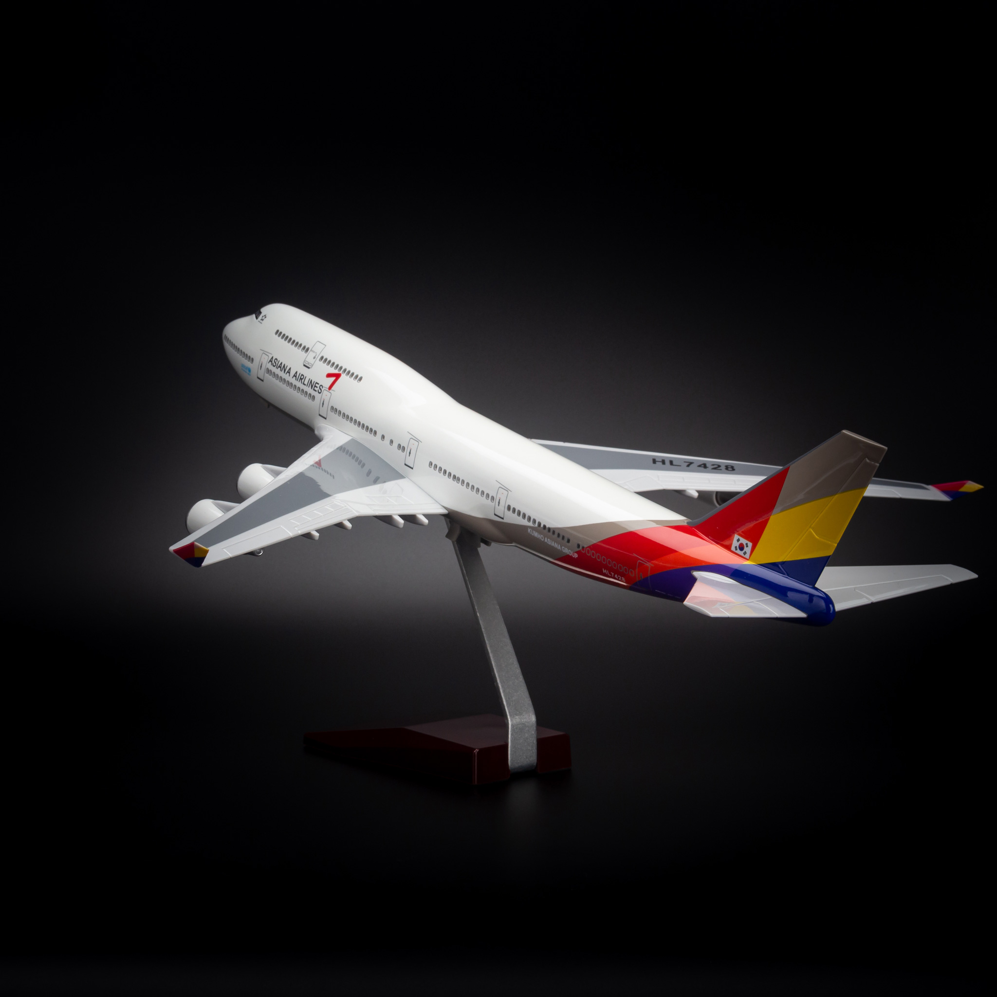 Mô hình máy bay Asiana Airlines Boeing B747 lắp ráp có đèn 47cm MBMH46