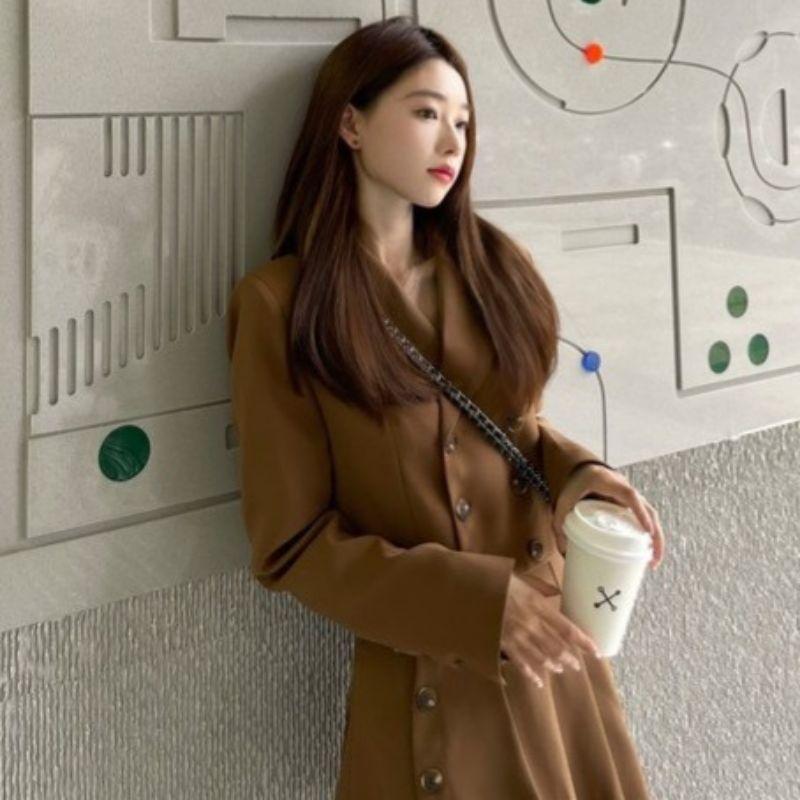 SET VEST NÂU CHÂN VÁY XẾP LY NÚT/Áo vest blazer kèm chân váy