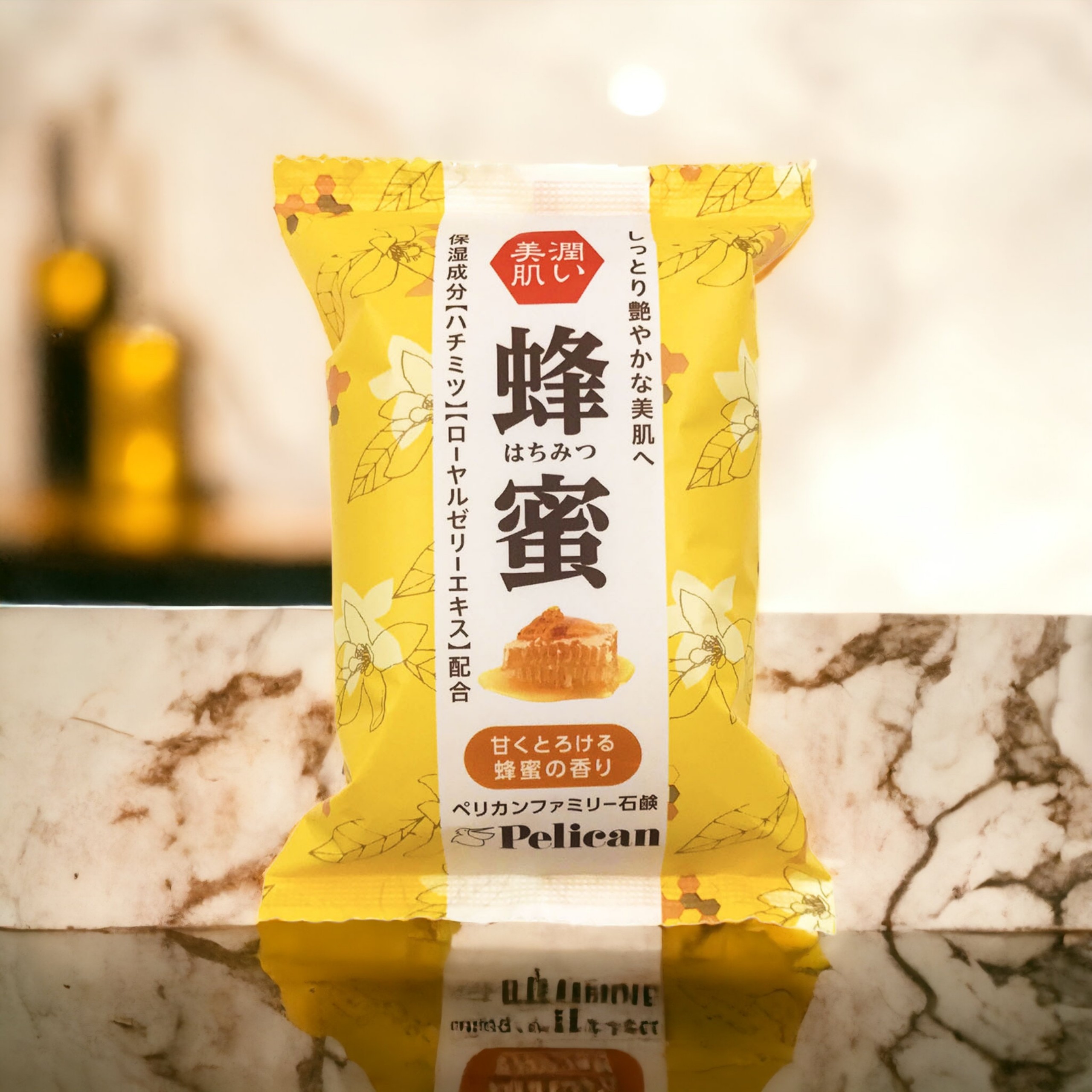 Xà Phòng Tắm Sáng Mịn Da Chiết Xuất Mật Ong Pelican Family Soap Honey  (80g)