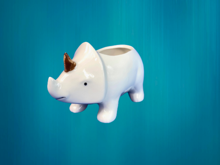 Ly sứ trang trí hình Tê giác