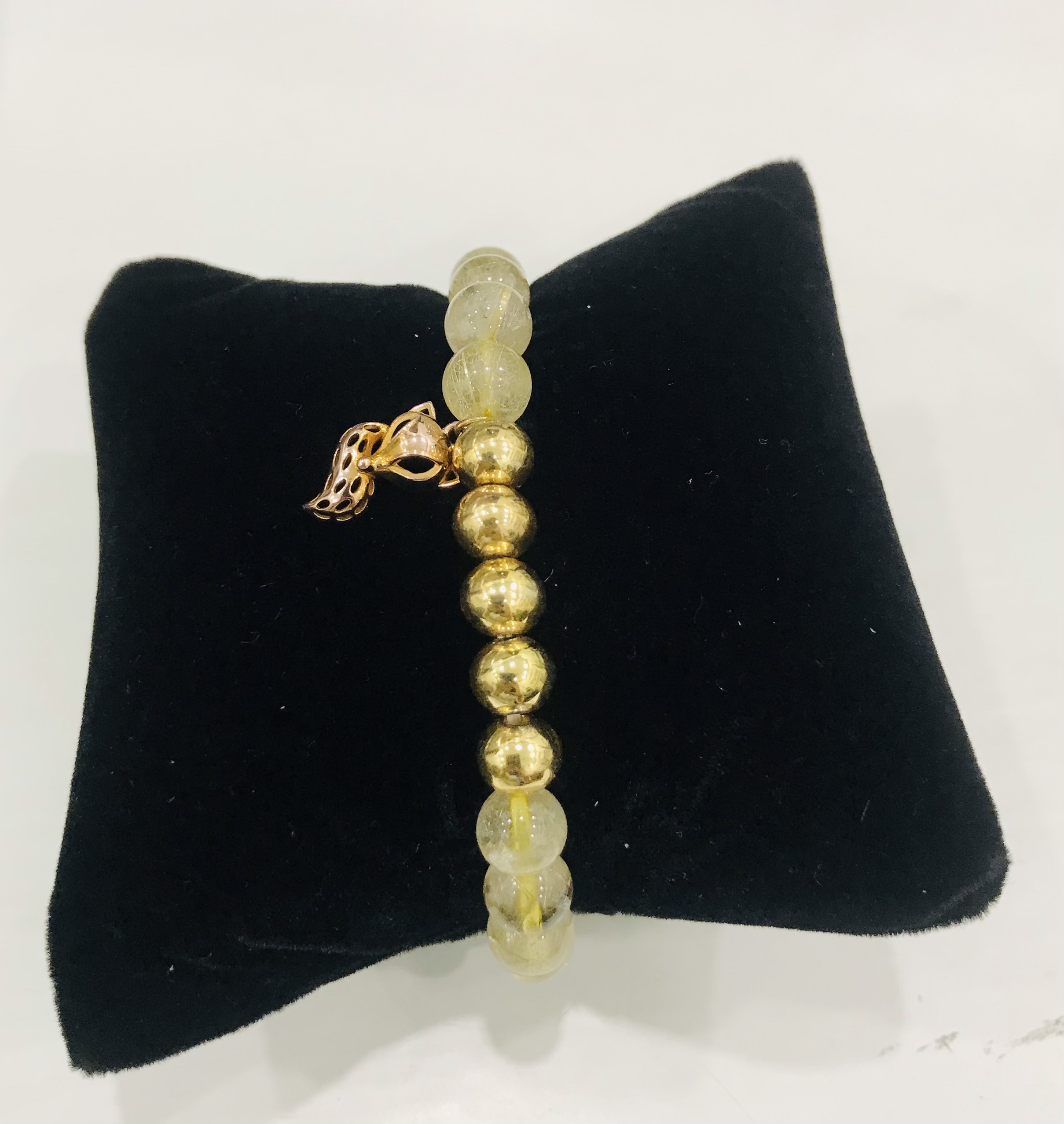 Vòng tay đá thạch anh đính charm vàng 14k