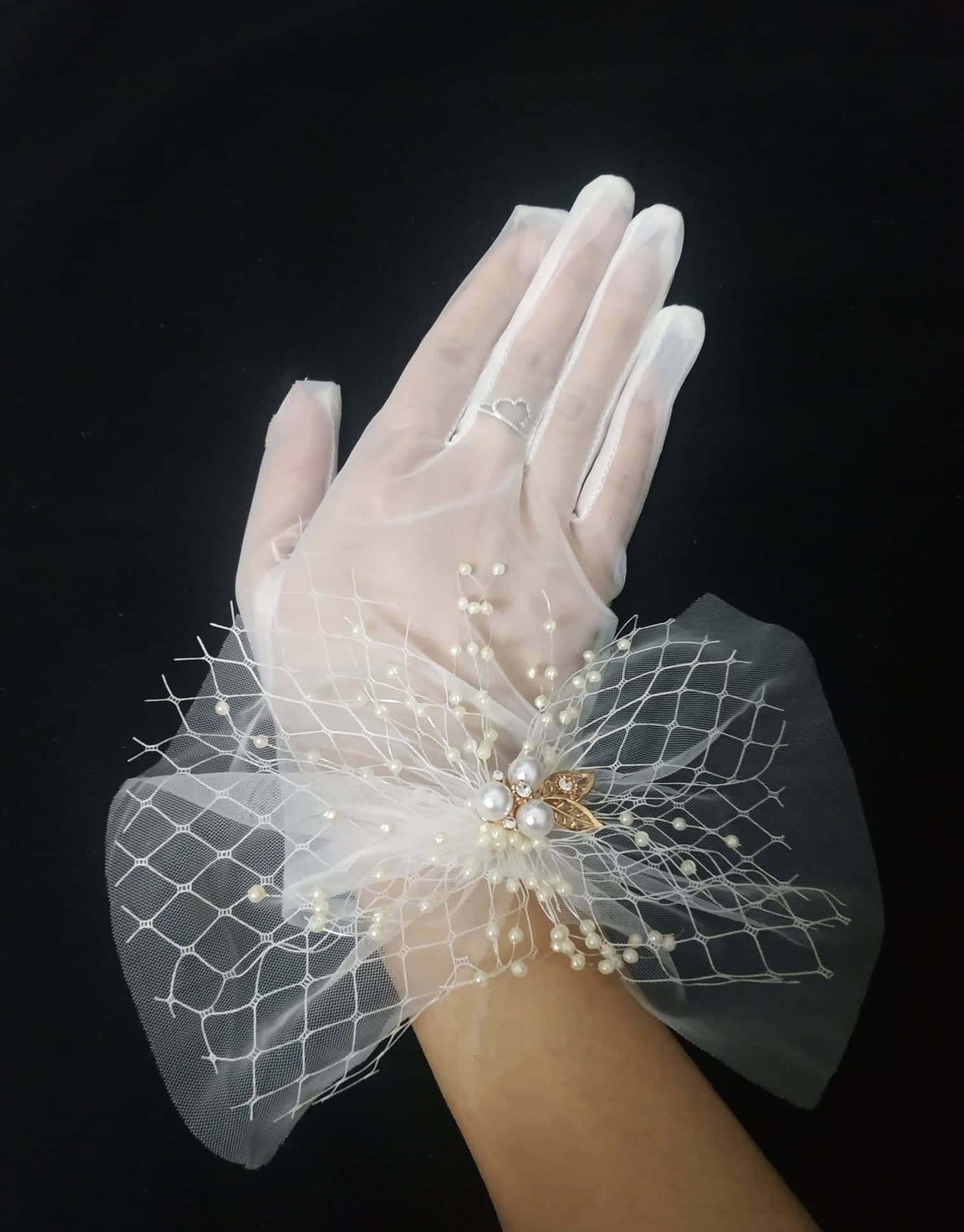 Găng tay trong suốt đính ren lưới, ngọc trai cho Cô dâu và Dạ hội, đi tiệc, sự kiện, lễ hội, chụp ảnh MS: 43854
