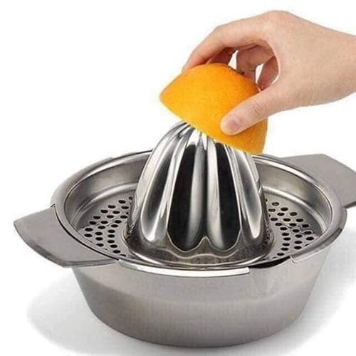 Dụng cụ vắt cam bằng inox.