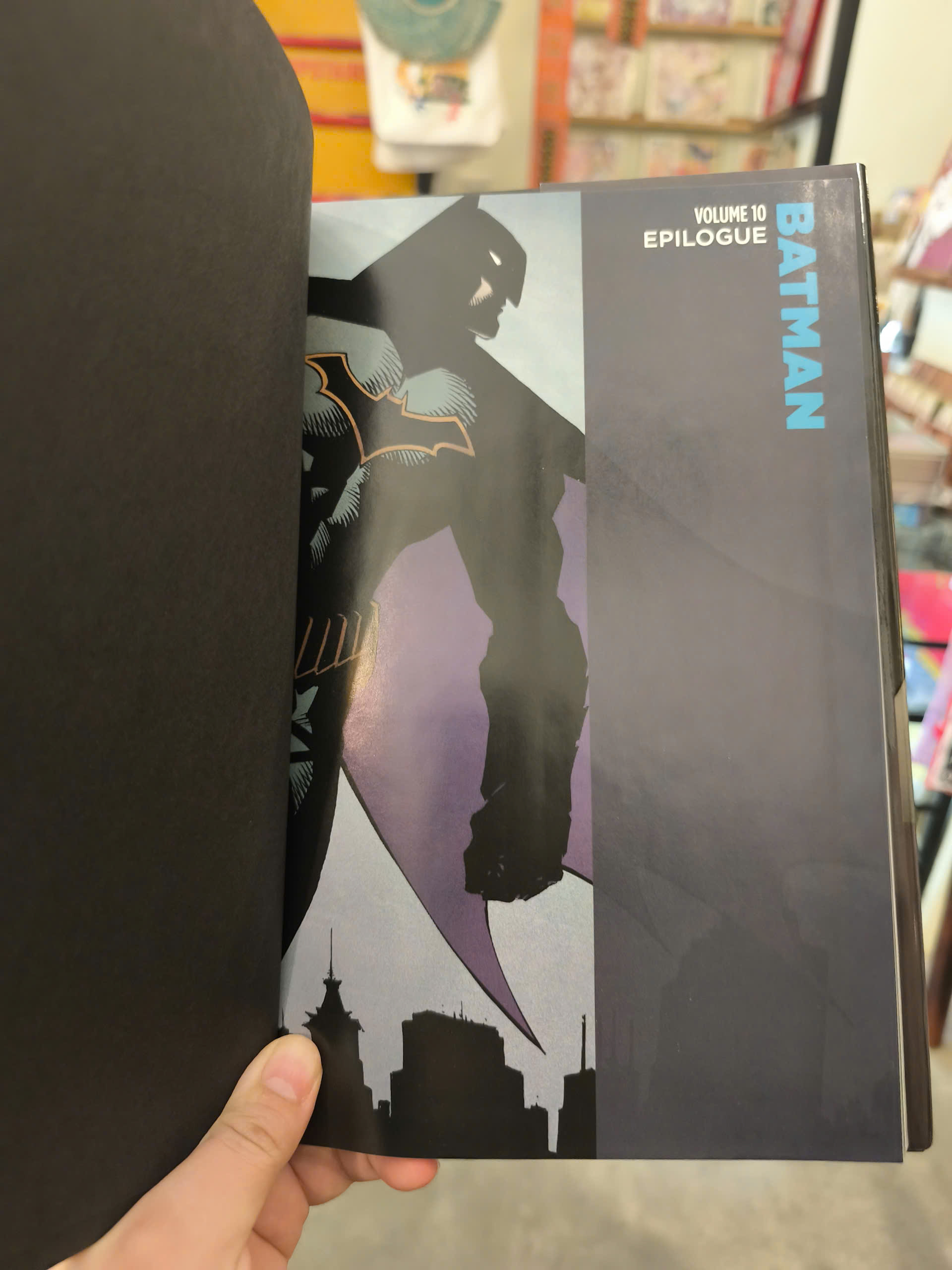 Sách - Batman, Volume 10: Epilogue | DC Comics / Hardcover Graphic Novels / Truyện tranh Nhập khẩu
