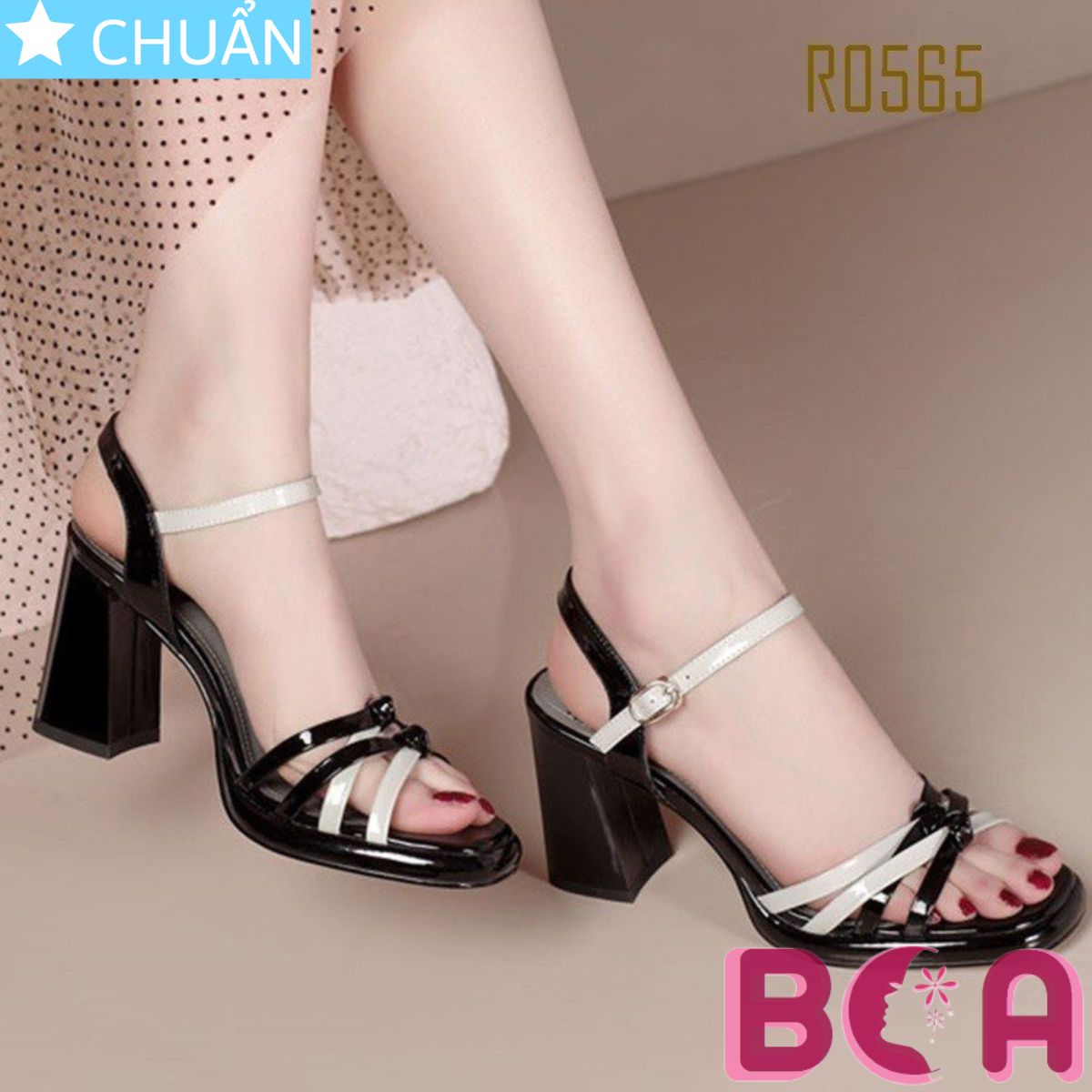 Xăng đan nữ cao gót hở mũi 7p RO565 ROSATA tại BCASHOP phối màu nhìn sang chân và độc đáo, lại rất thời trang