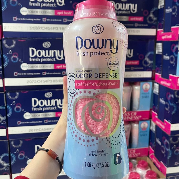Hạt Xả Vải Downy Fresh Protect April Fresh Màu Hồng giữ hương thơm lâu giúp làm mềm vải - 1.06kg Mỹ