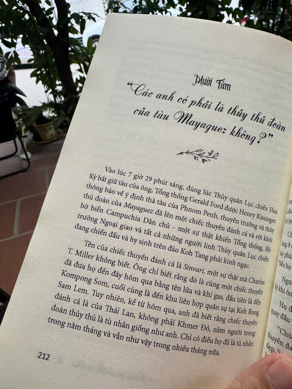 KHMER ĐỎ TẤN CÔNG TÀU MAYAGUEZ - Roy Rowan – Phạm Bích Lệ dịch – Sách Miền Trung