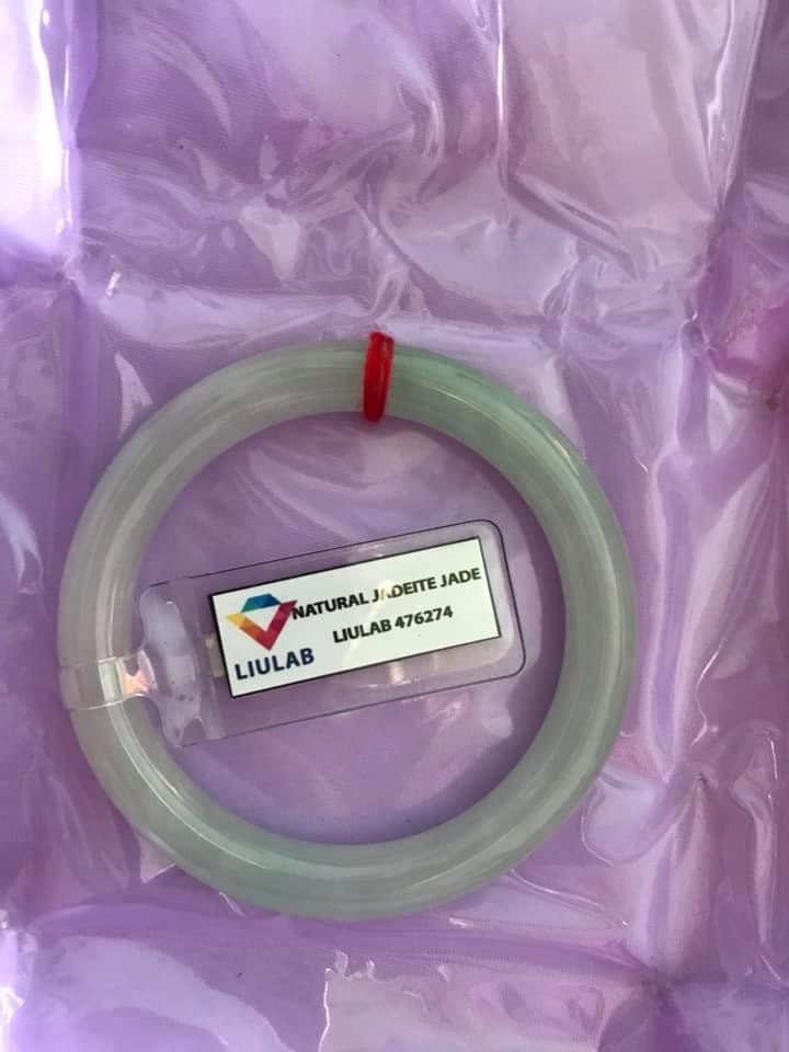 Vòng tay Đá Cẩm Thạch tự nhiên TRUNG SỊN 50mm x Dầy 8mm XANH NGỌC NHẸ NHÀNG BÓNG ĐẸP Kèm Giấy Kiểm định Liulab No 476274 Hợp Nữ Mệnh Mộc Hỏa Thủy 50kg - 55kg đeo ạ