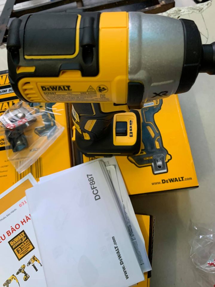 Thân máy vặn vít dùng pin 18V DeWALT DCF887N-KR