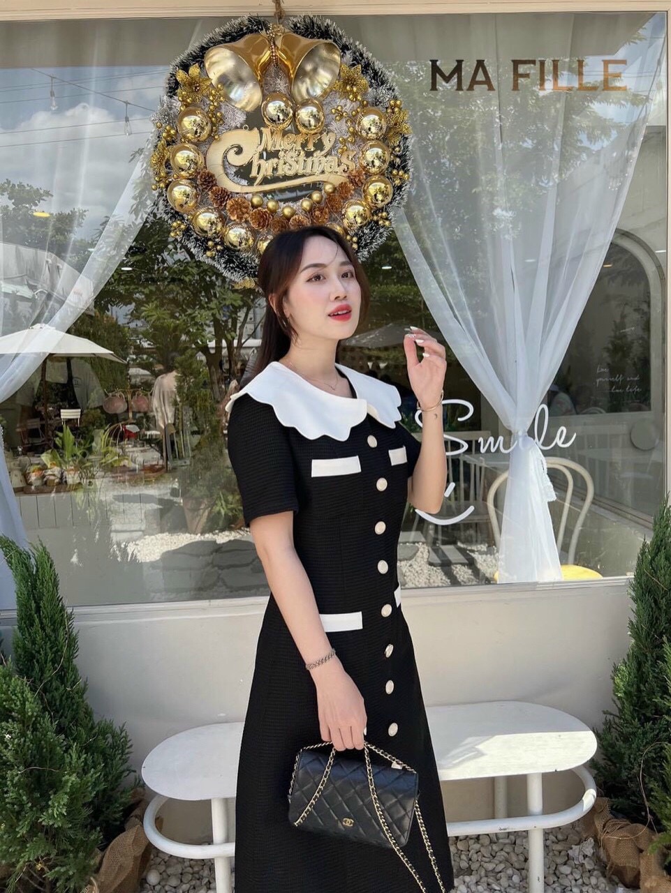 ĐẦM ĐEN CỔ TRẮNG GƠN 4 TÚI KẾT NÚT