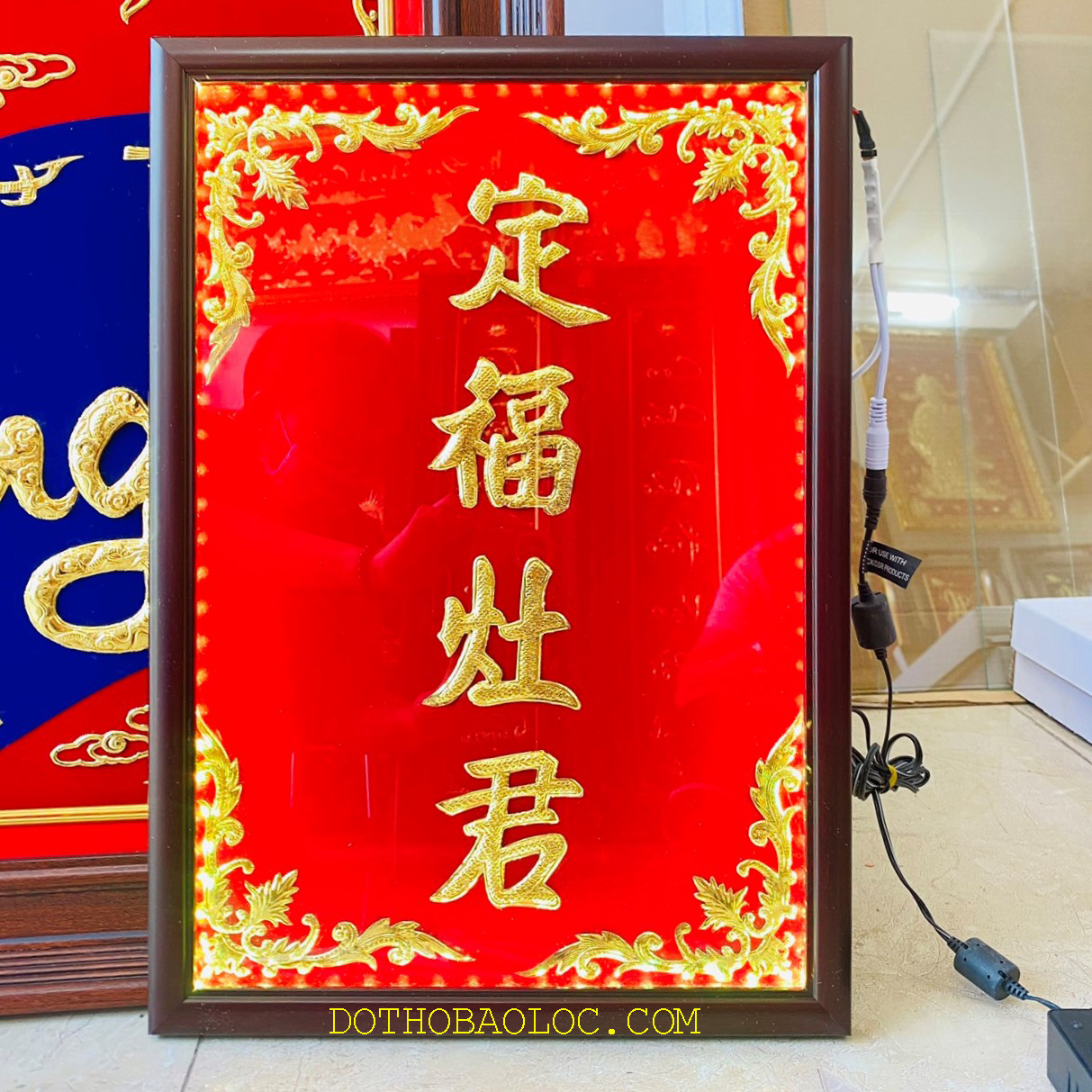 Bài vị Ông Táo dát vàng cao 47cm, ngang 33cm  - 1 hàng chữ, Khung gỗ cao cấp