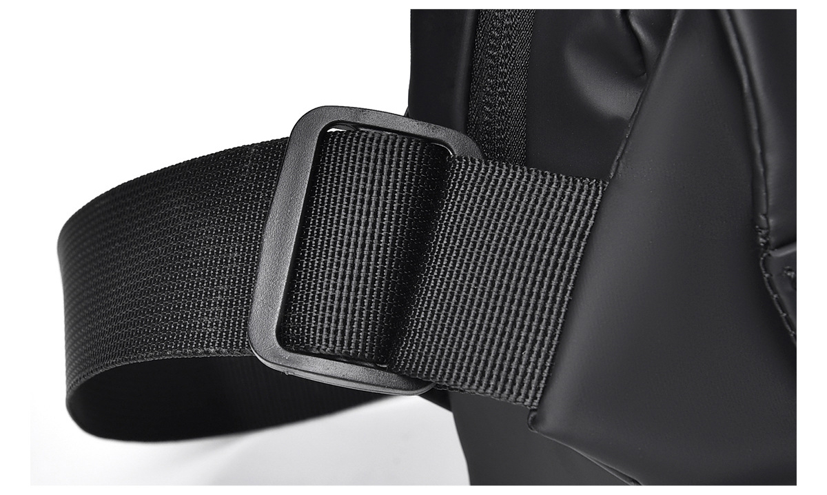 Túi đeo chéo nam phong cách mới  - BEE GEE DCN9372