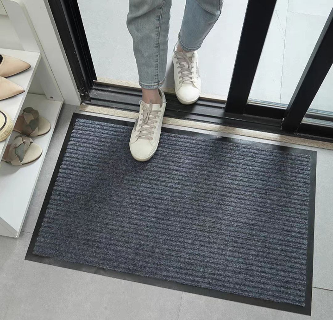Thảm chùi chân đế chống trượt dạng sọc Stripmate Màu Xám đen &amp; Đỏ đun