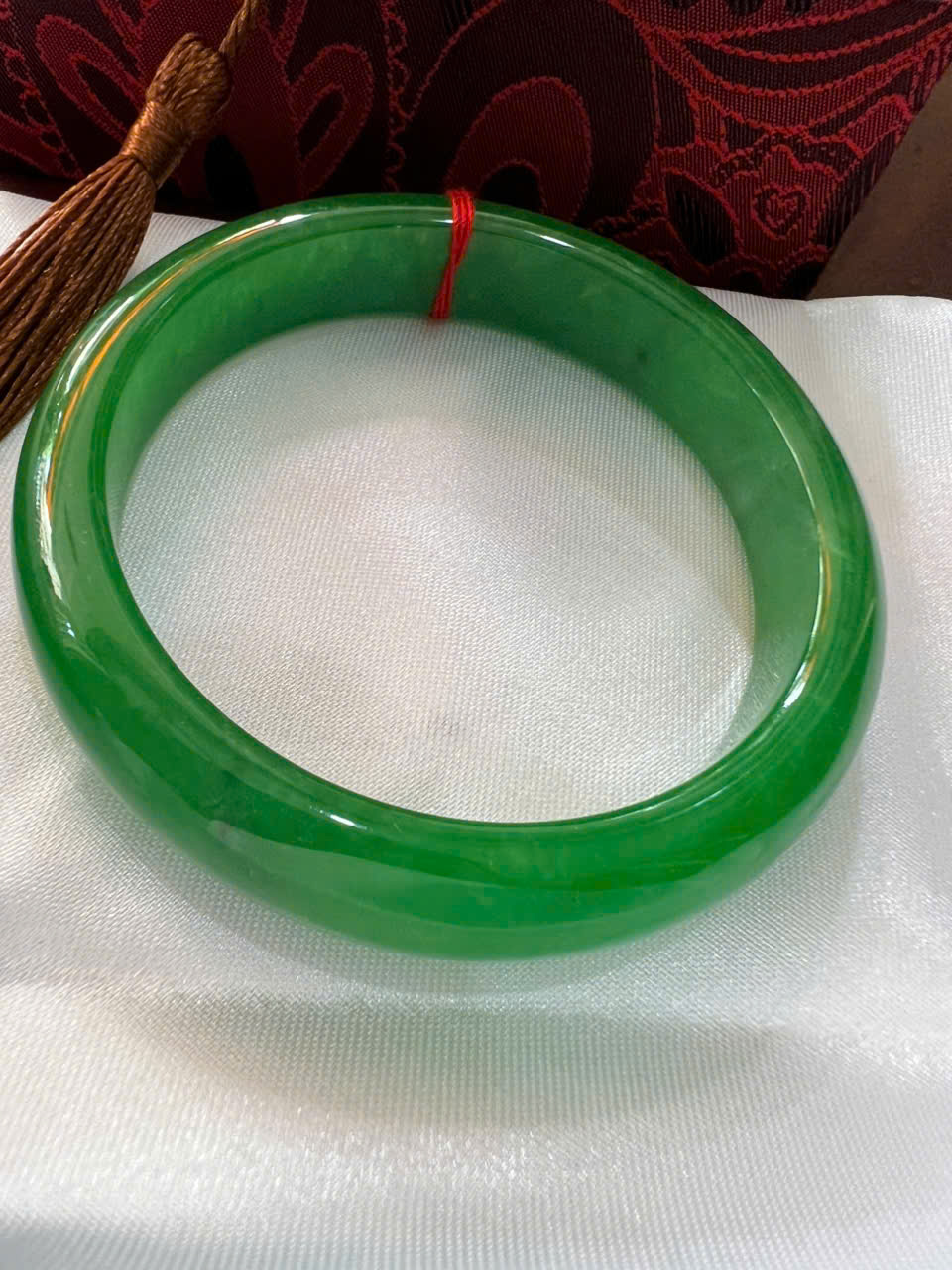 Vòng Tay Nữ Đá Cẩm Thạch Bản Hẹ ĐL Ni 55mm Cao 12mm Dầy 7mm Vòng màu Xanh lá tươi sáng bóng đẹp nữ 53kg - 58kg đeo xinh đẹp sang tay món quà tặng mẹ tặng nữ ý nghĩa ạ