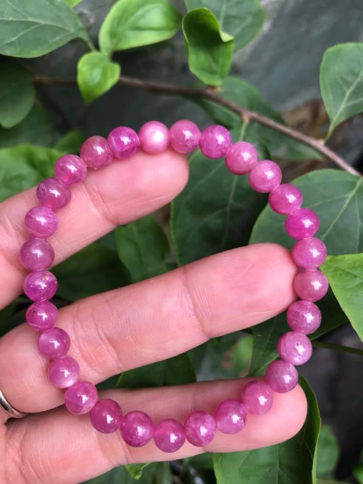 VÒNG TAY ĐÁ RUBBY HỒNG TƯƠI Size 6MM XINH ĐẸP HỢP NỮ MỆNH HOẢ THỔ 100% ĐÁ TỰ NHIÊN NỮ ĐEO SANG LẮM Ạ