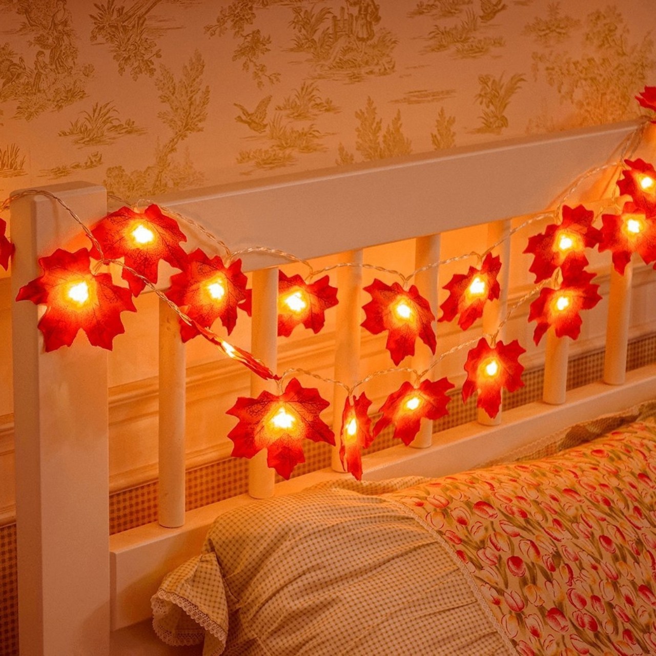 Dây đèn led lá phong - Dây lá phong nhân tạo gắn đèn trang trí phòng ngủ, quán cafe, nhà hàng,... độc đáo