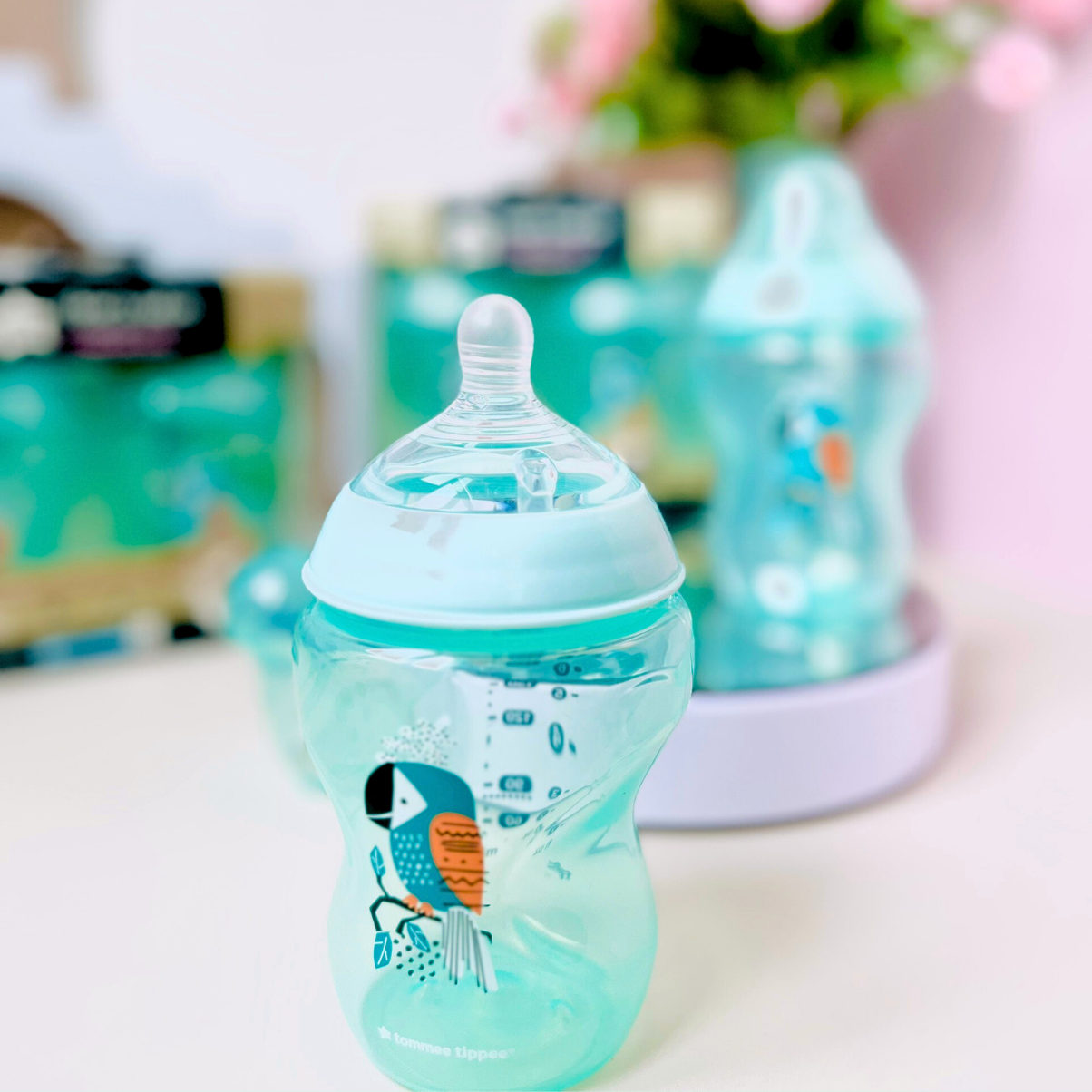 Bình sữa ty siêu mềm tự nhiên Tommee Tippee Closer to Nature 260ml, núm ty đi kèm 3-6 tháng – Xanh ngọc (Bình đôi)