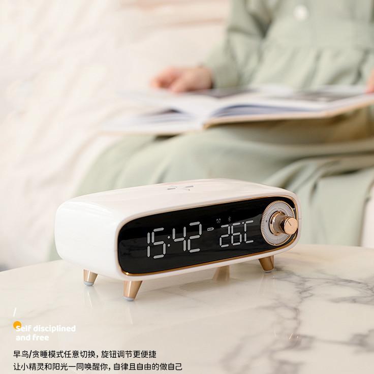 15W không dây Sạc nhanh đa chức năng loa bluetooth Si-in-một lần sạc đèn ngủ đêm Đèn báo thức ánh sáng Tăng nhiệt nhiệt độ Color: green