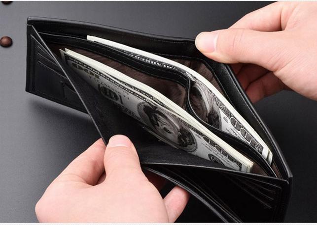 Ví da nam có ngăn khóa kéo giữa