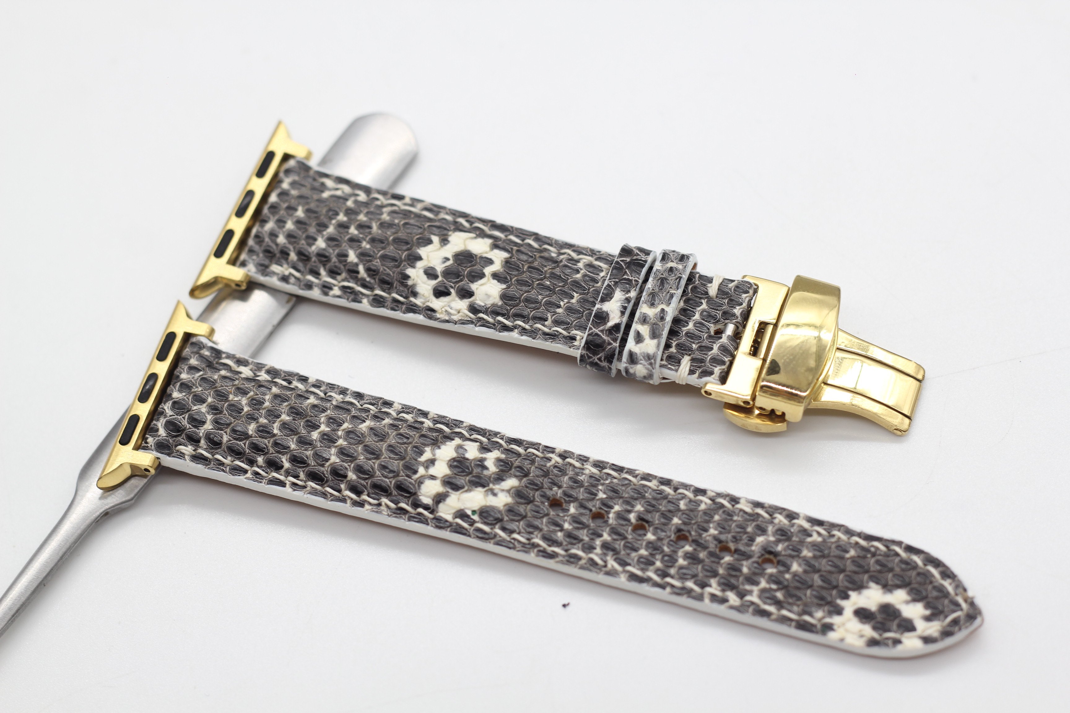DÂY DA KỲ ĐÀ THẬT HANDMADE HÀNG CHÍNH HÃNG SONGHAN LEATHER , DÂY ĐEO THAY THẾ CHO APPLE WATCH PHÙ HỢP CÁC DÒNG SERIES 1-2-3-4-5-6-SE-7, SẢN PHẨM KÈM ADAPTER KÈM KHÓA AWLZ-02