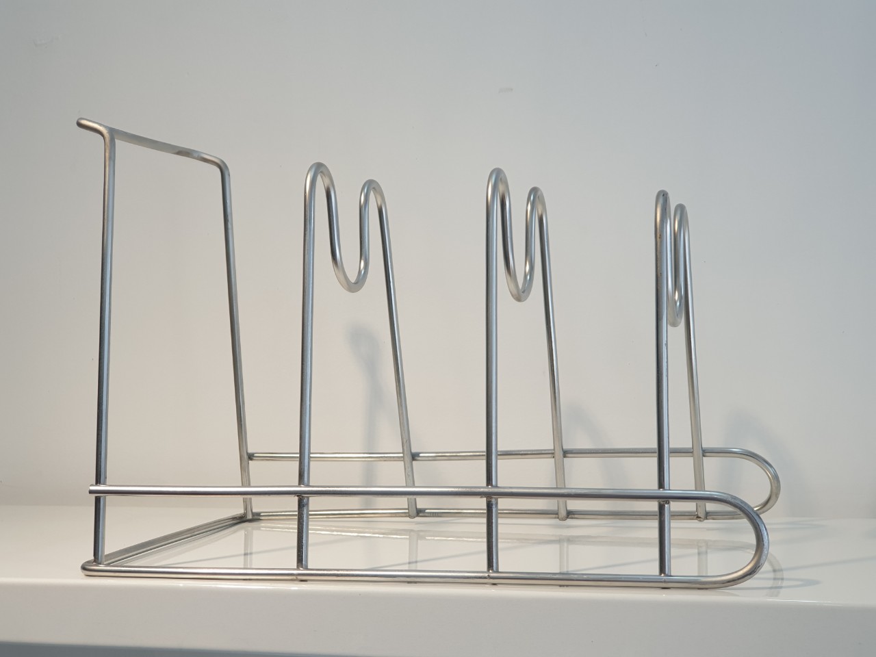 Kệ inox đựng nắp vung, thớt, 4 ngăn