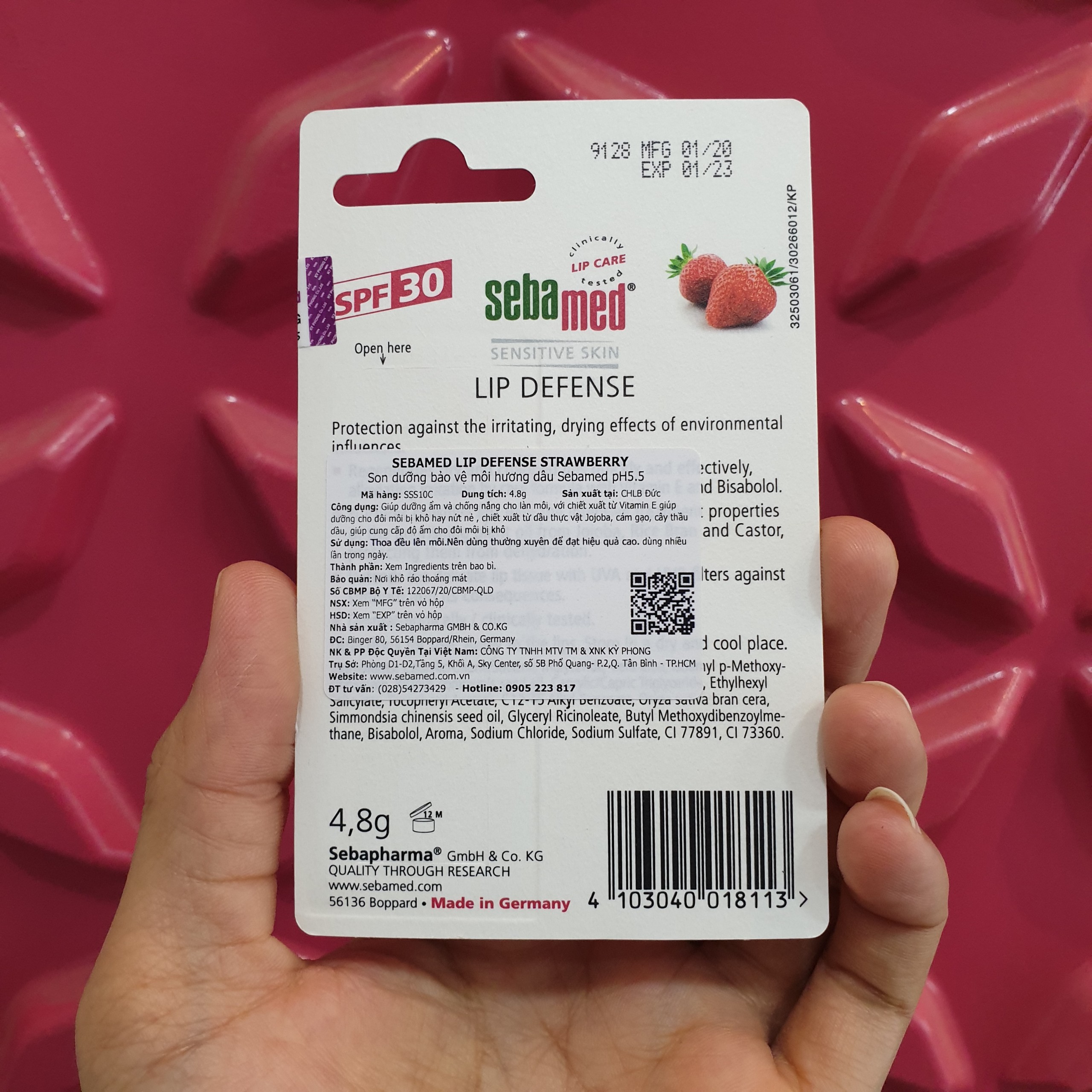 Son dưỡng chống khô nứt môi hương dâu màu đỏ mọng Sebamed pH5.5 Sensitive Skin Lip Defense Strawberry 4.8g