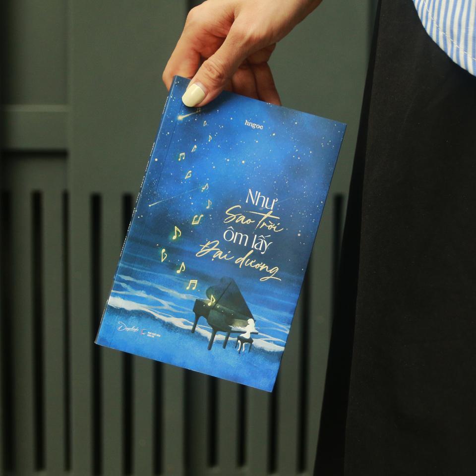 Sách - Như Sao Trời Ôm Lấy Đại Dương - AZ Việt Nam