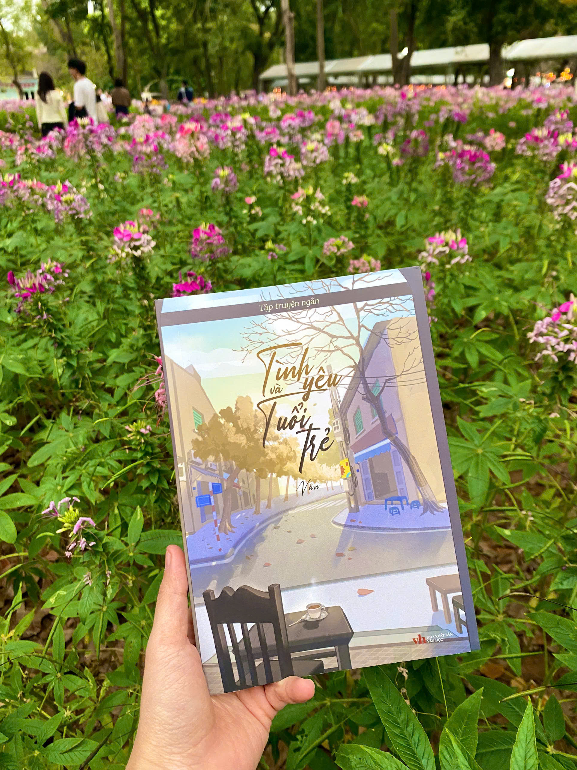 Sách - Tình Yêu và Tuổi Trẻ - Thanh Xuân Không Phải Để Hối Tiếc - Tri Thức Trẻ Books - Tác giả Văn