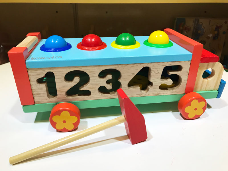Đồ chơi gỗ xe tải học toán kết hợp đập banh cho bé