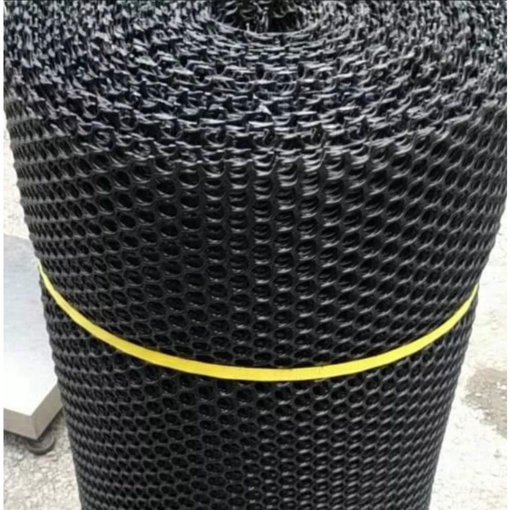 KHỔ CAO 1M, LƯỚI NHỰA MỦ ĐÚC MÀU ĐEN VÂY GÀ VÂY VỊT.LƯỚI QUÂY CHUỒNG