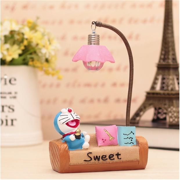 Đèn Ngủ Doraemon Siêu Dễ Thương Cute Đang Làm Việc, Đèn Decor Trang Trí, Quà Tặng Sinh Nhật, Lưu Niệm