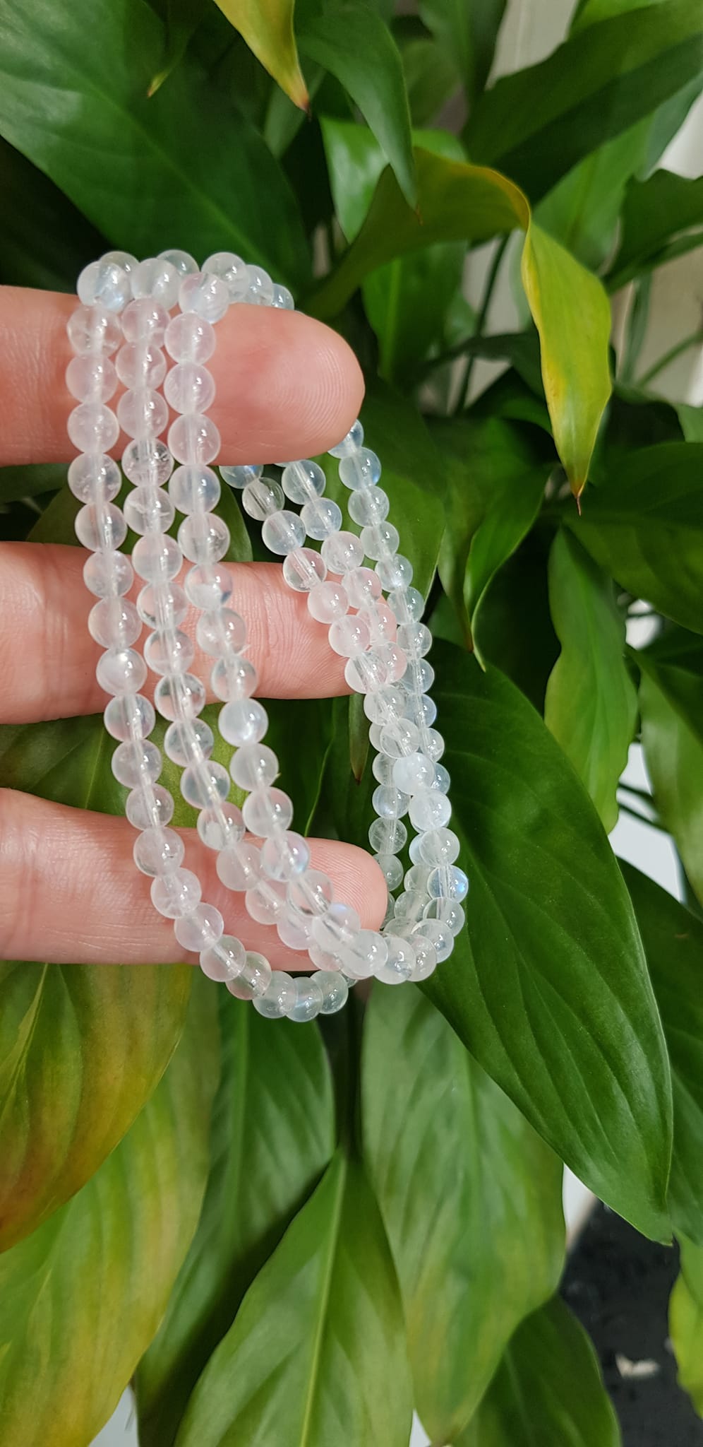 Vòng tay nữ moon vip quấn 3 vòng trắng ánh xanh nhẹ size hạt 5mm hợp nữ mệnh kim mệnh thuỷ đeo đẹp may mắn tốt sức khỏe công việc ạ