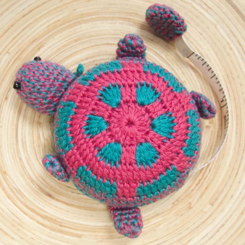 Thước dây móc len hình rùa giao màu ngẫu nhiên dài 1,5m dùng đo đồ đạc, may mặc - Crochet turtle tape measure