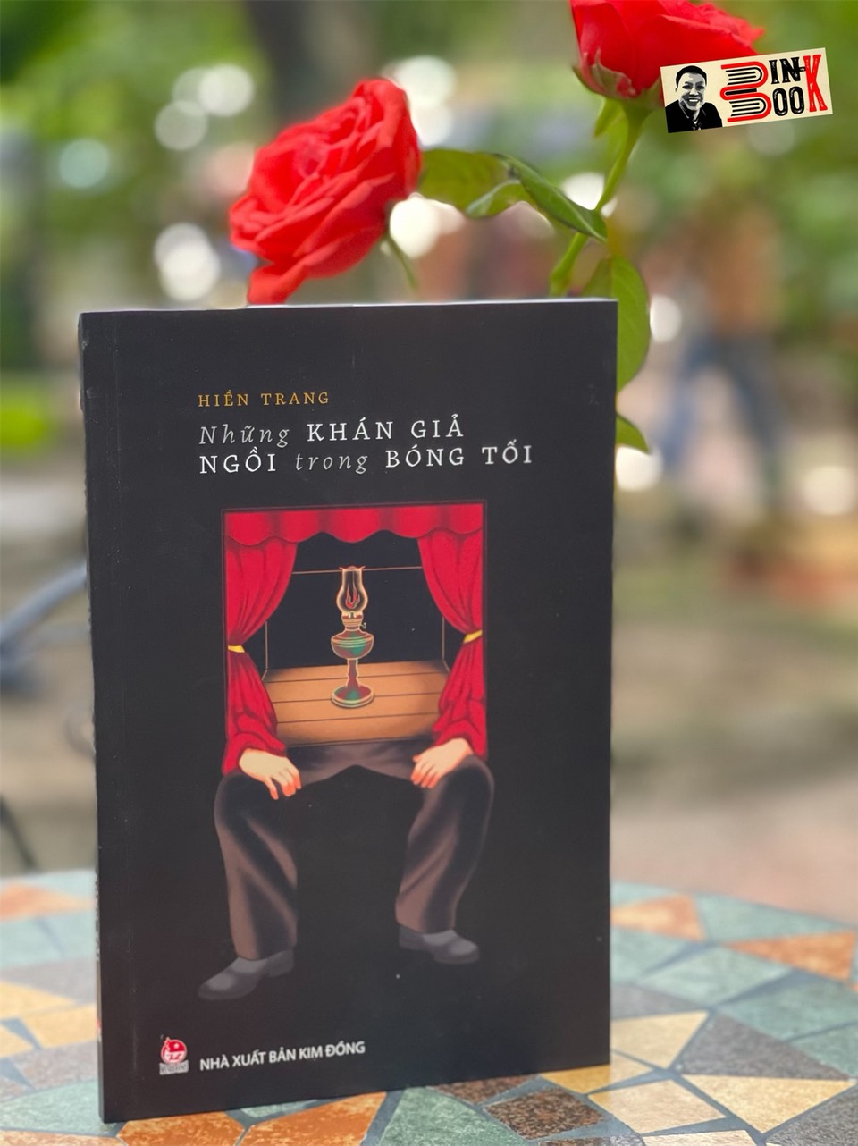 NHỮNG KHÁN GIẢ NGỒI TRONG BÓNG TỐI - Hiền Trang - Nxb Kim Đồng