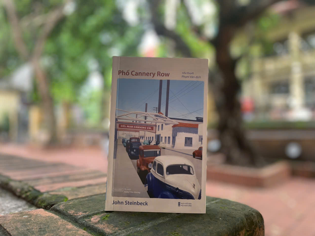 Sách Phố Cannery Row