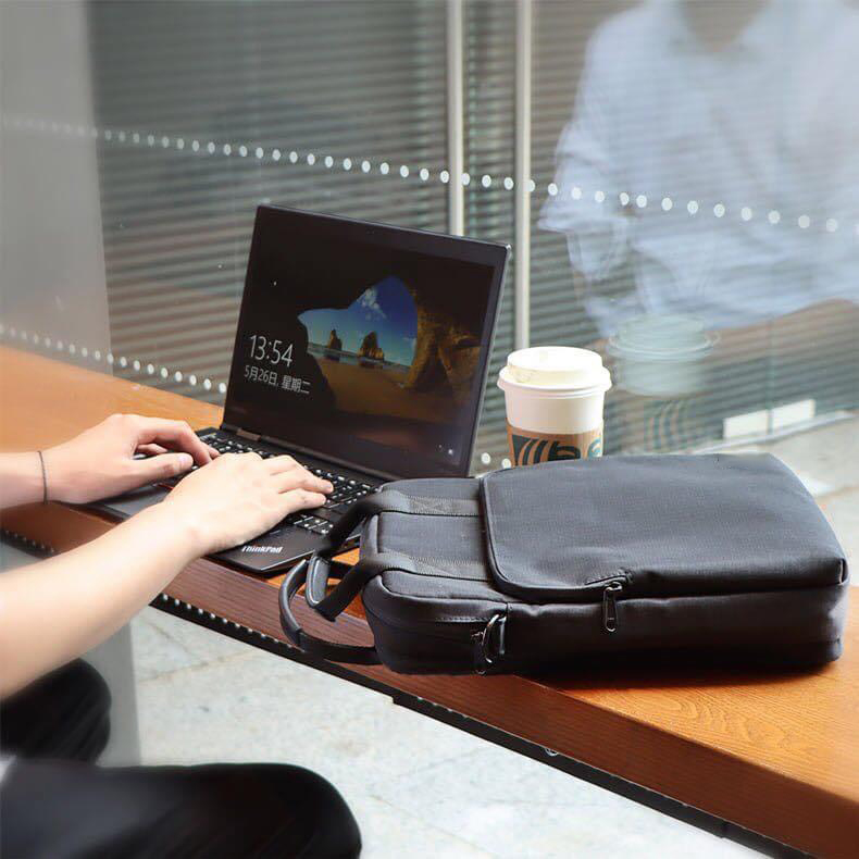 Túi đeo chéo dáng dọc Wiwu chống sốc dành cho ipad, surface, macbook, laptop 12.9 inch, 13 inch