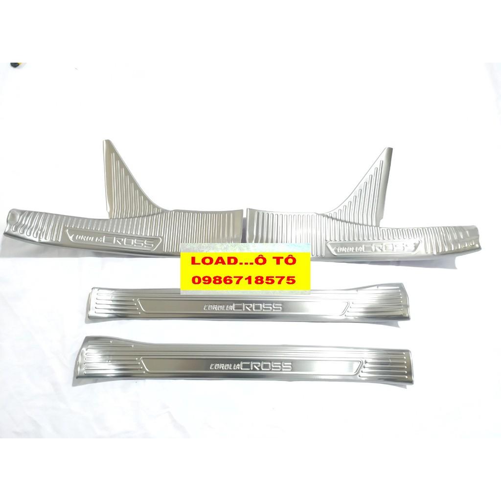 Ốp Bậc Cửa, Nẹp Bước Chân Trong, Ngoài Xe Toyota Cross 2022-2020 Chất Liệu Inox Cao Cấp