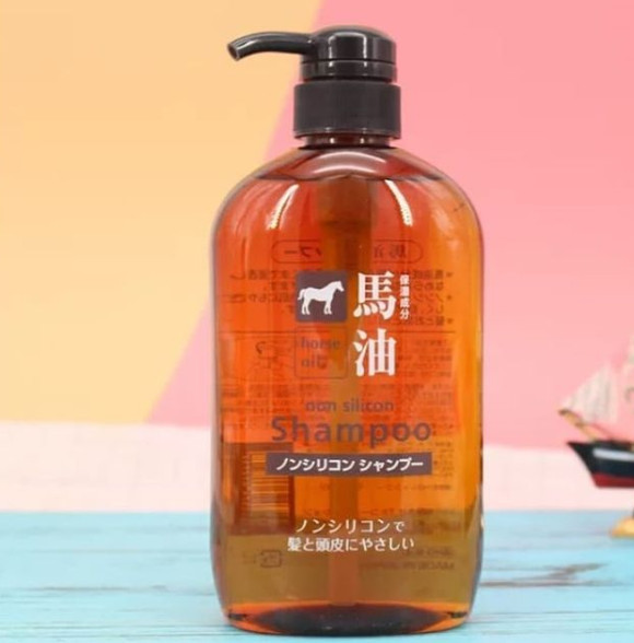 Dầu Gội Đầu Chiết Xuất Từ Dầu Ngựa Deve Cosme Station Horse Oil Shampoo ( 600mL)