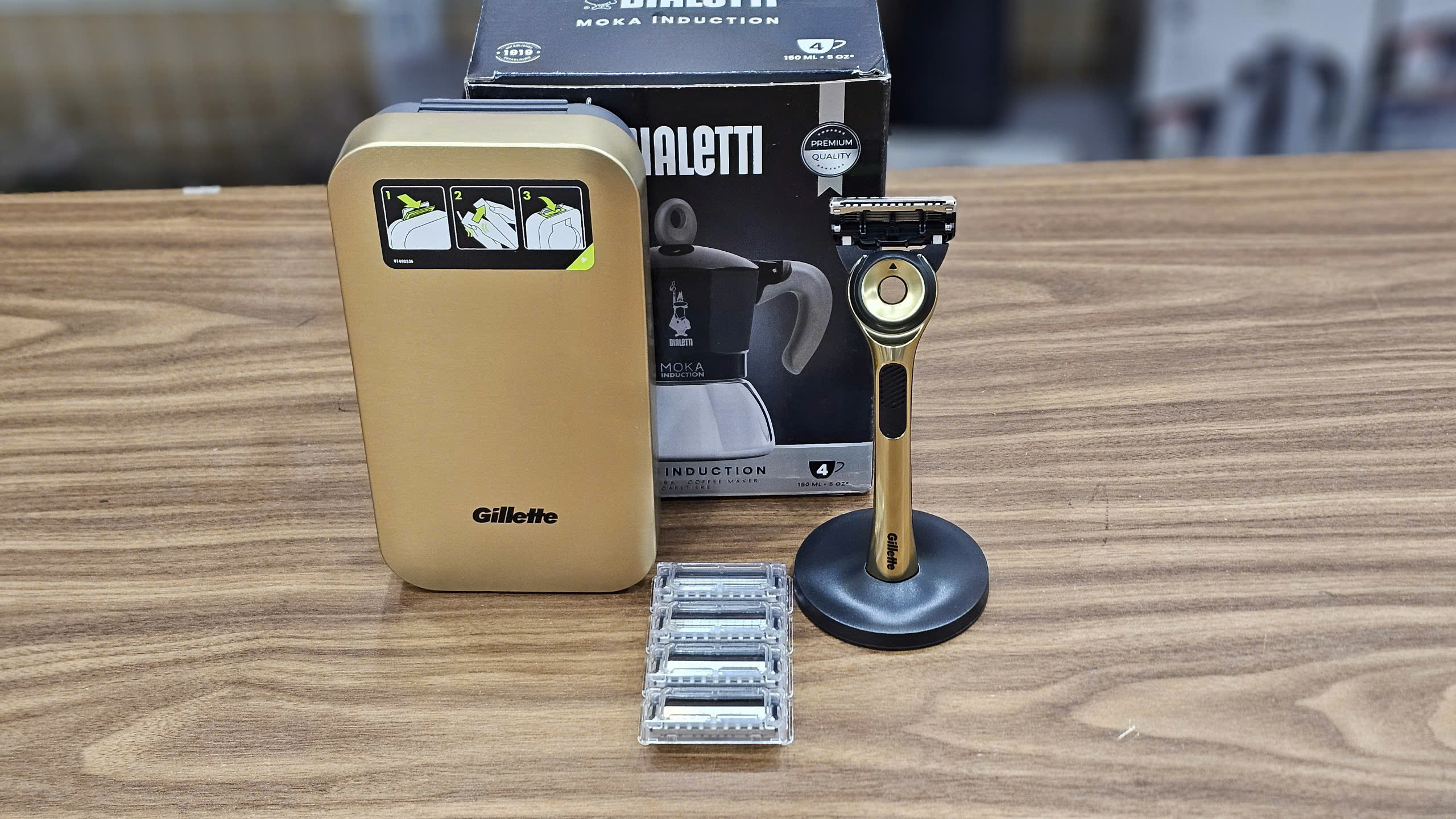 DẠO CẠO ƯỚT DÀNH CHO NAM GILLETTE LABS KÈM HỘP ĐỰNG MẦU GOLD Hàng chính hãng