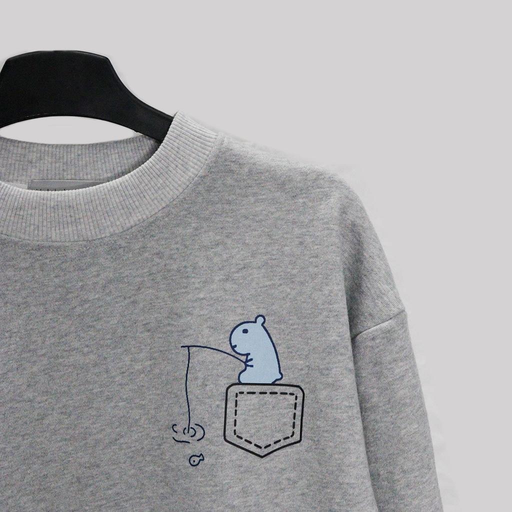Áo Sweater In Hinh Túi Giả LOHA Basic, áo nỉ Nhật cao cấp dài tay Unisex LOHA