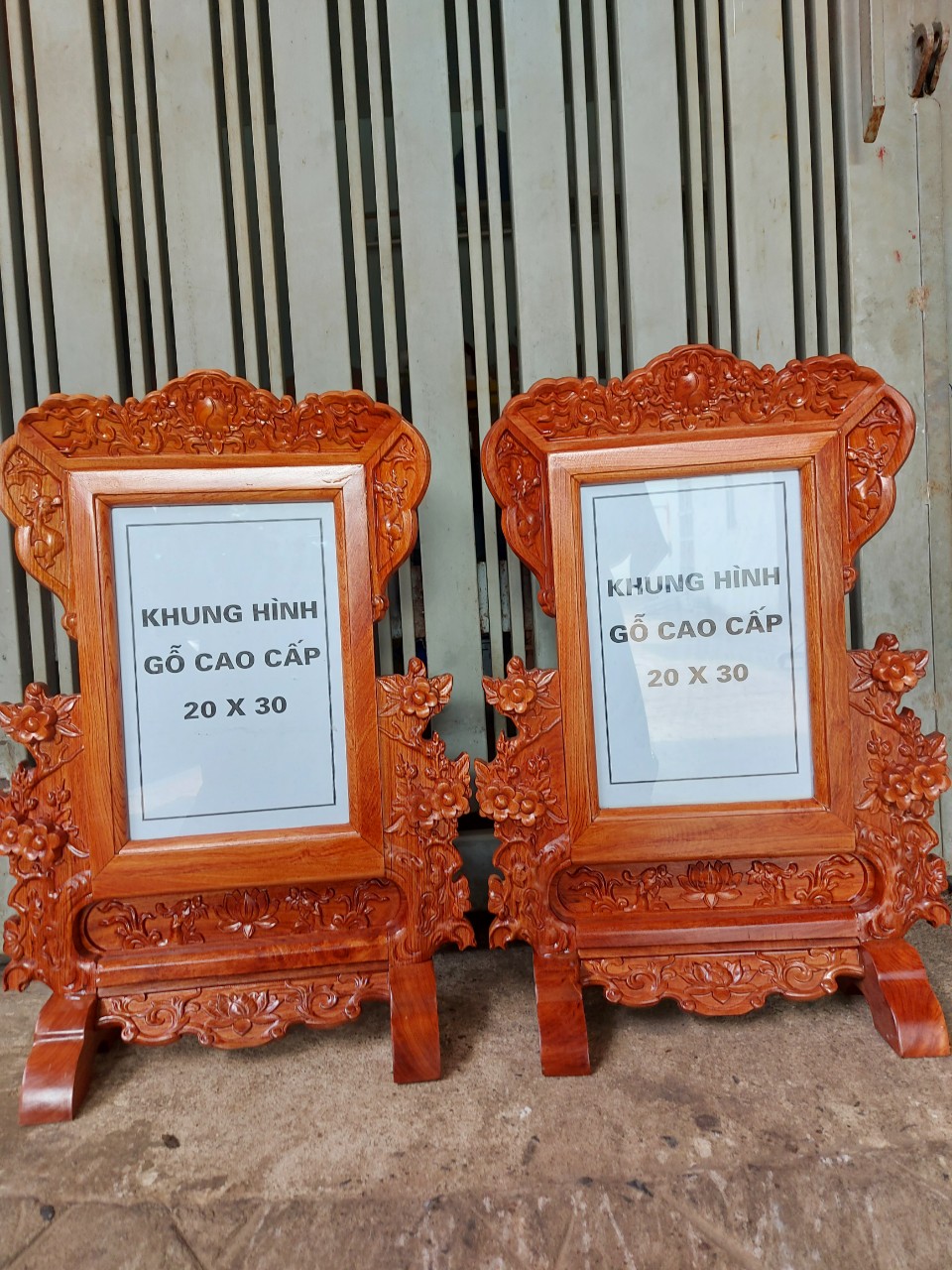 Khung ảnh thờ,khung hình thờ gỗ hương cao cấpchạm khắc hoa mai 20 x30 cm