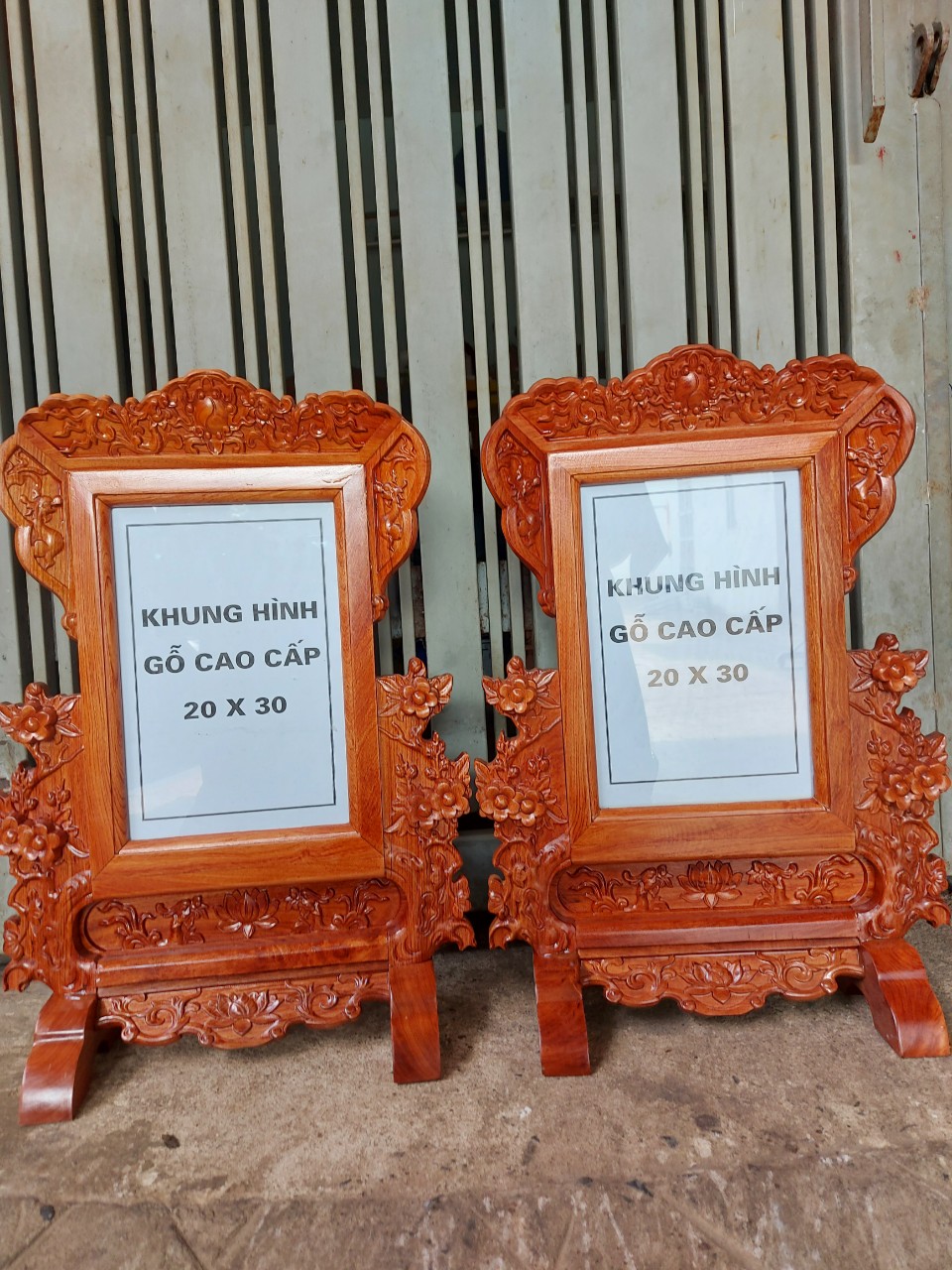 Khung ảnh thờ, Khunghình thờ gỗ hương cao cấp chạm khắc hoa mai 30 x 40 cm