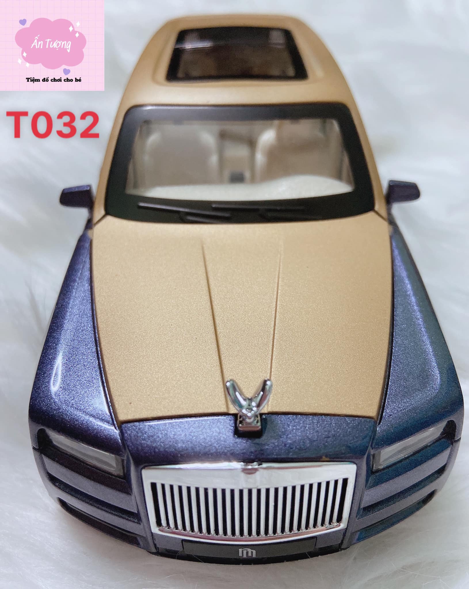 ( xe kim loại) Siêu xe ô tô hạng sang Rolls-royce màu gold