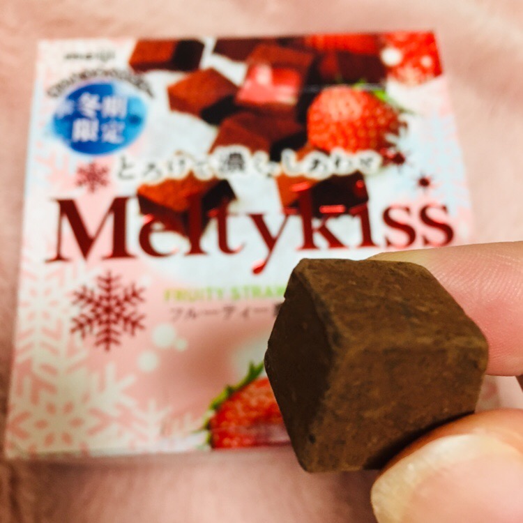 Chocolate Meiji Meltykiss vị Dâu 56gr