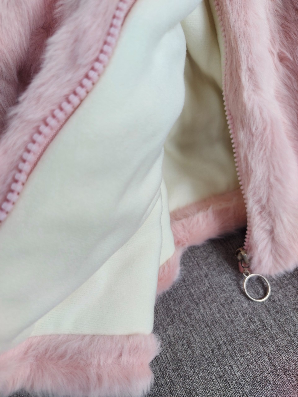 Áo khoác lông bé gái 2-7 tuổi tai thỏ kèm túi đeo. Áo lông cho bé siêu ấm hàng Quảng Châu cao cấp
