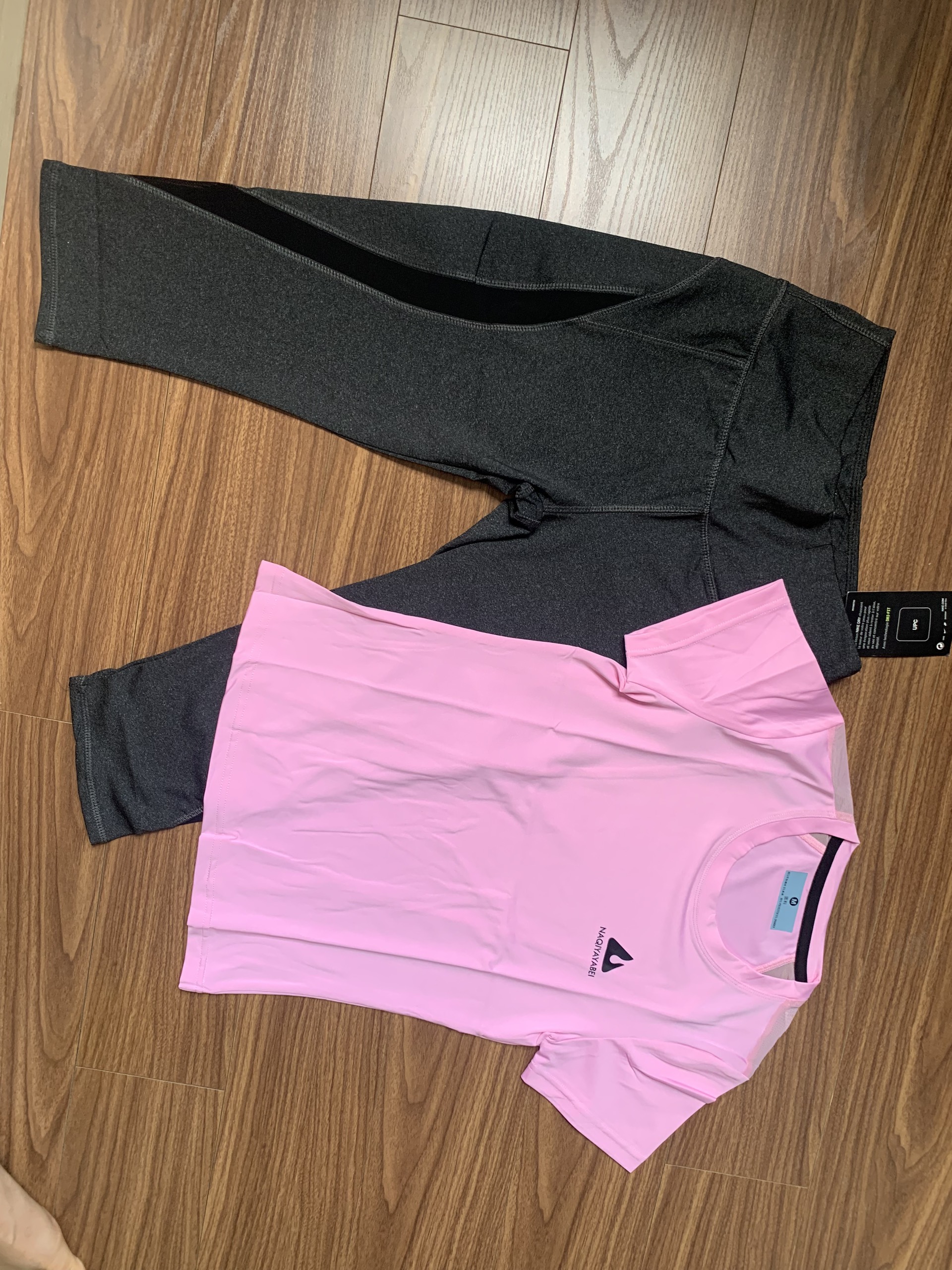 SET ĐỒ NỮ GỒM QUẦN LEGGING LỬNG VÀ ÁO THUN NỮ NGẮN TAY ĐA NĂNG