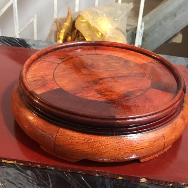 Đế kê bát hương