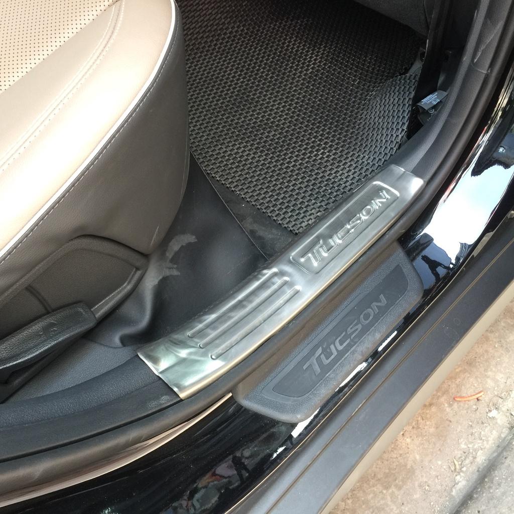 BỘ SẢN PHẨM Nẹp bước chân và ốp chống trầy cốp Hyundai Tucson 2016-2018 - Mẫu Inox