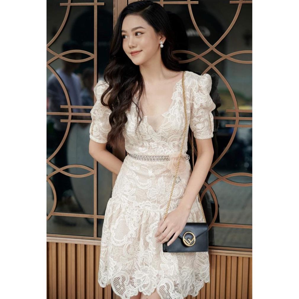 Đầm xòe ngắn ren hoa nổi kèm hoa cài áo trắng nude ôm body cổ V ivy.fashion đi biển dự tiệc dạo phố bigsize gợi cảm